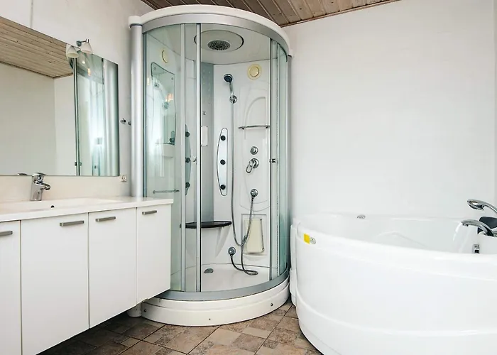 8 Person In Toftlund-by Traum